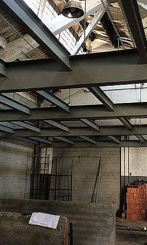 Montagem de mezanino metálico Montagem de mezanino metálico